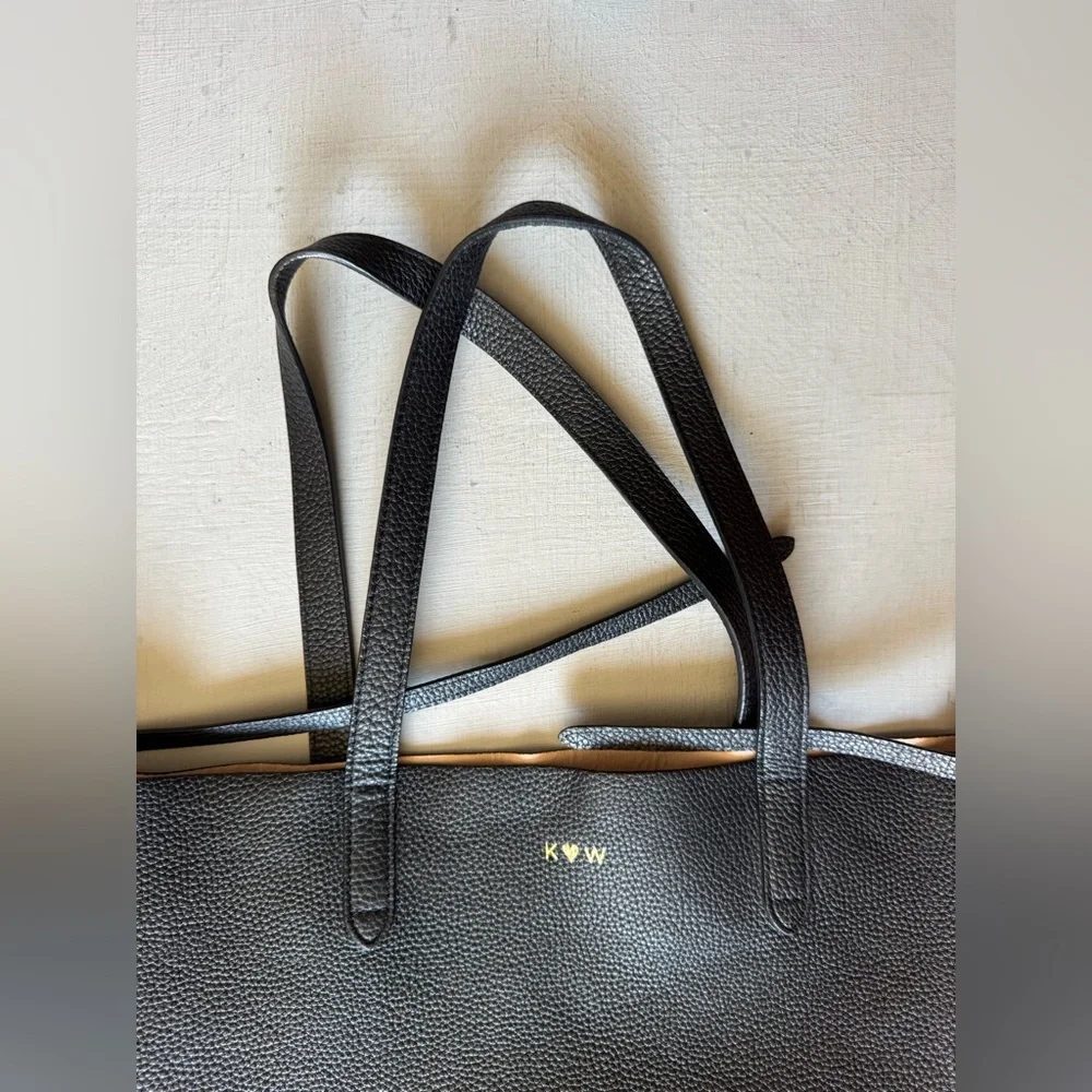 Cuyana Classic Structured Leather Tote in Black Pebbled Leather